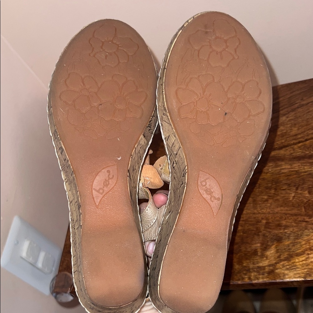 b.o.c. Women's Floral Tan Sandals - Picture 7 of 10